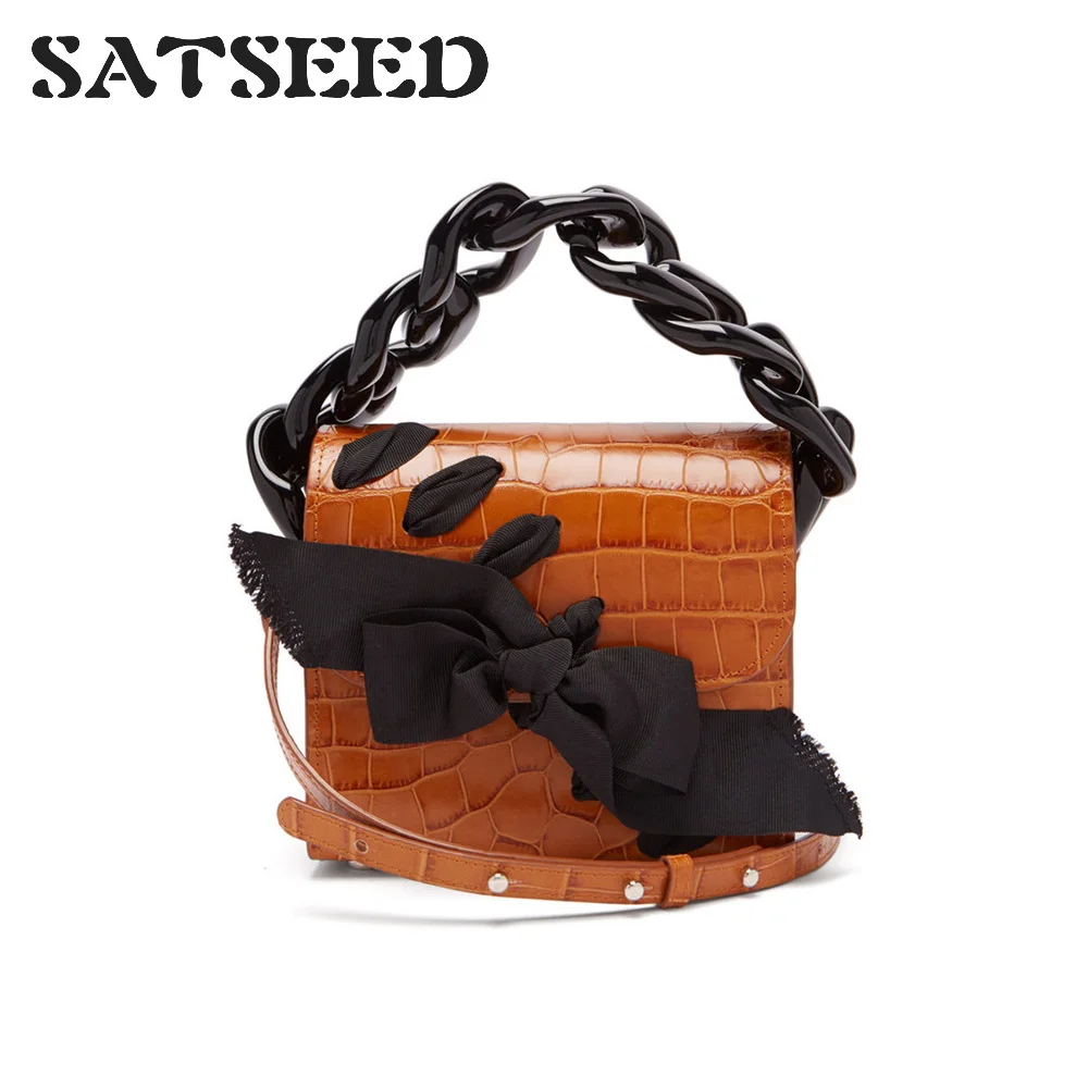 2019 Spring and Summer New Vintage Acrylic Handbag Crocodile Pattern Embossed Streamers Bow Decoration Tide Women Bag
2019 Spring and Summer New Vintage Acrylic Handbag Crocodile Pattern Embossed Streamers Bow Decoration Tide Women Bag