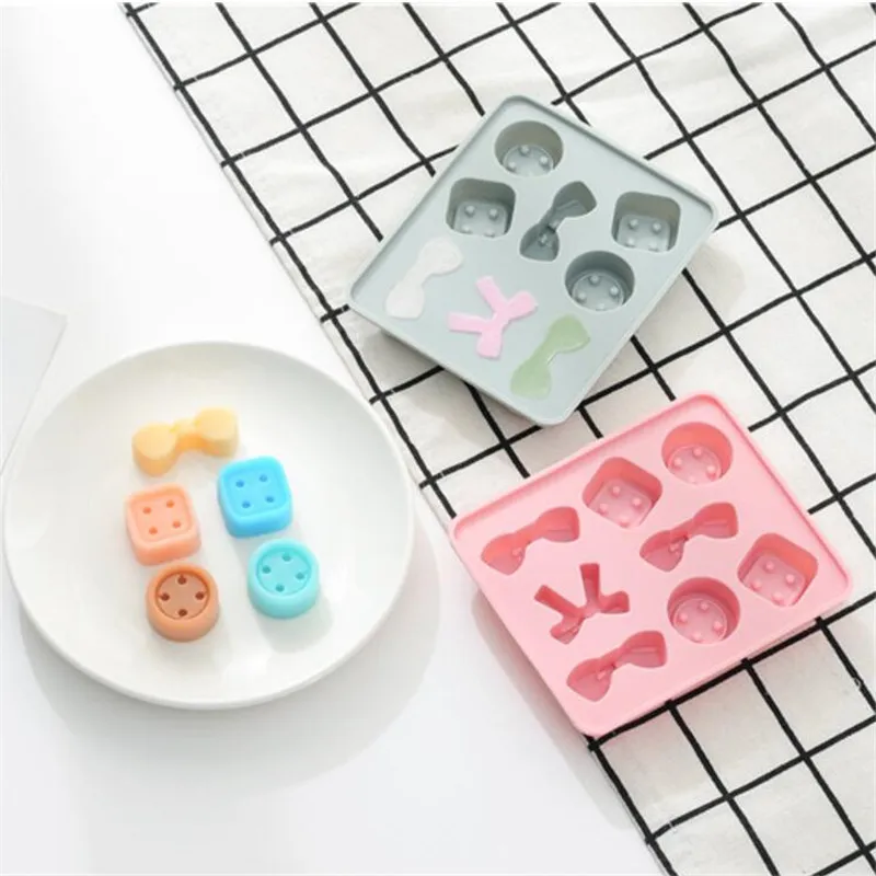 12.1x10.1x1.6cm Cute Bow Silicone Soap Mold Button shape Silicone Mould DIY Cake Fondant Mold Baking Tool Chocolate Molds
12.1x10.1x1.6cm Cute Bow Silicone Soap Mold Button shape Silicone Mould DIY Cake Fondant Mold Baking Tool Chocolate Molds