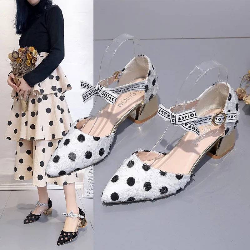 2019 Summer New Style Korean-style Pointed-Toe Cloth Semi-high Heeled Sandals Women's Straight-line Buckle Hallow Chunky-Heel Cl
2019 Summer New Style Korean-style Pointed-Toe Cloth Semi-high Heeled Sandals Women's Straight-line Buckle Hallow Chunky-Heel Cl