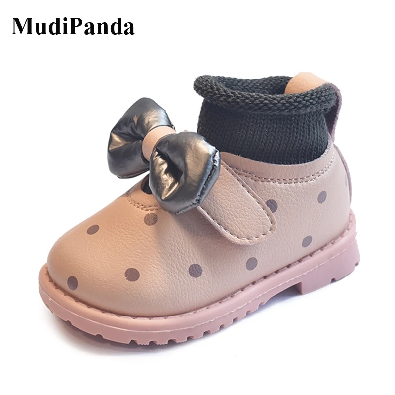 MudiPanda Winter Baby Toddler Shoes Soft Sole Princess Bow-Knot Leather Plus Velvet Short Boots 6-12 Months 0-3 Years Old 2020
MudiPanda Winter Baby Toddler Shoes Soft Sole Princess Bow-Knot Leather Plus Velvet Short Boots 6-12 Months 0-3 Years Old 2020