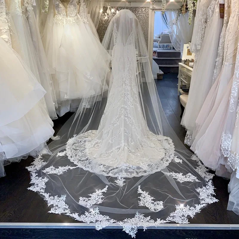 Best Selling Wedding Veils 2.5 Meters Long Veils Lace Applique Crystals Two Layers Chapel Length Cheap Bridal Veil Cover Face
Best Selling Wedding Veils 2.5 Meters Long Veils Lace Applique Crystals Two Layers Chapel Length Cheap Bridal Veil Cover Face