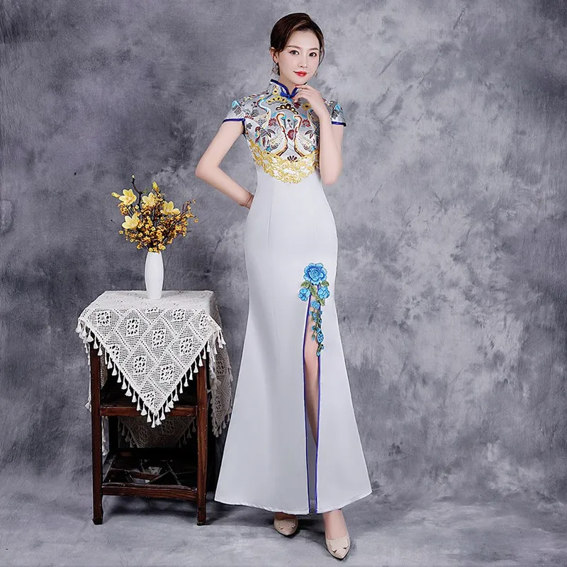 Chinese Style Embroidery Cheongsam Traditional Wedding Qipao Woman Elegant Split Improved Stage Catwalk Self-cultivation Dress
Chinese Style Embroidery Cheongsam Traditional Wedding Qipao Woman Elegant Split Improved Stage Catwalk Self-cultivation Dress
