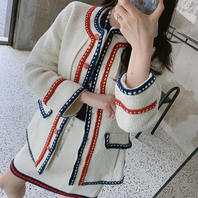 Star Colour-Coloured Blue-Red Stripe Edge Classic Small Fragrance White Coarse Tweed Short Coat 2020 Women Jackets and Coats
Star Colour-Coloured Blue-Red Stripe Edge Classic Small Fragrance White Coarse Tweed Short Coat 2020 Women Jackets and Coats