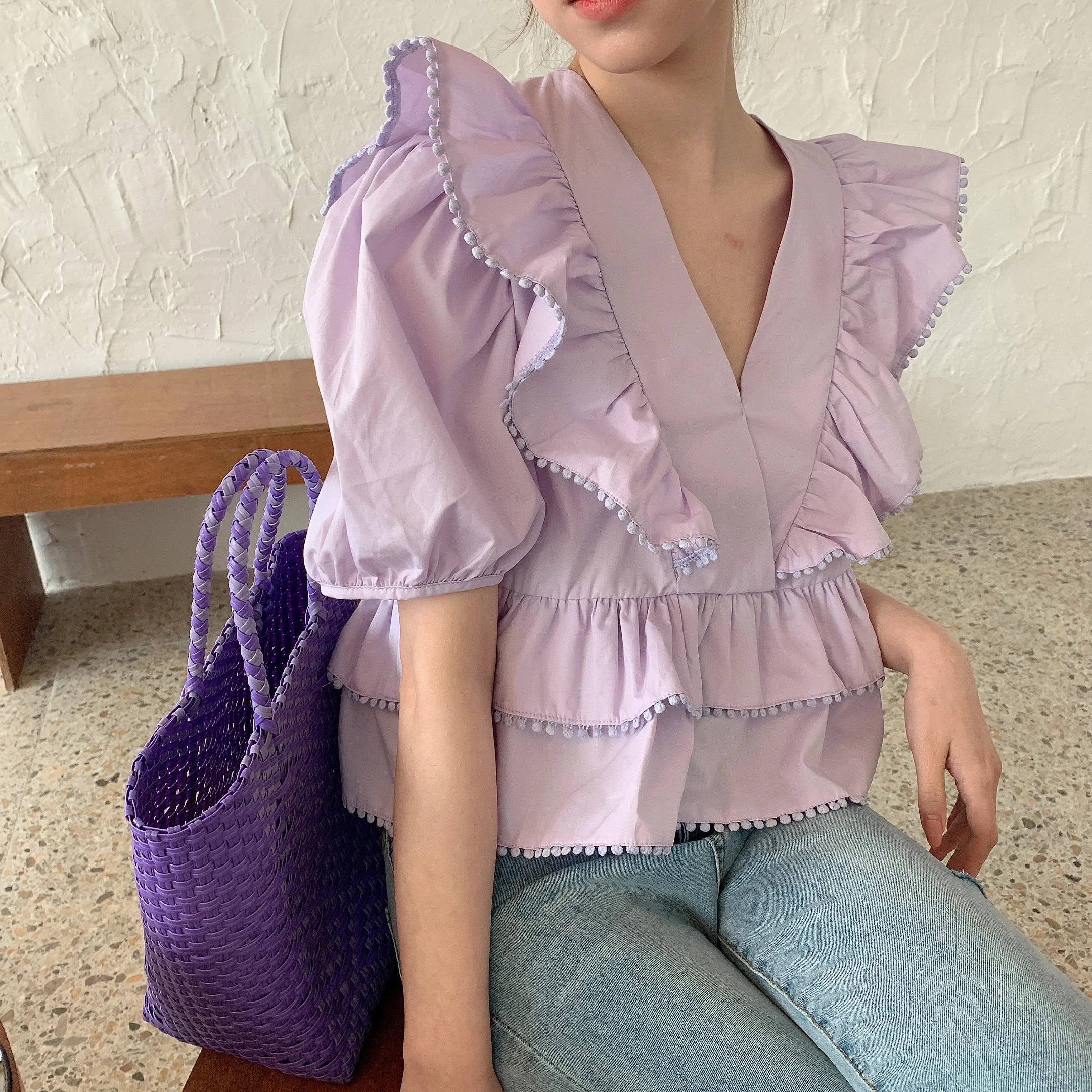 ZCSMLL Summer Fashion French Ruffled Shirt Female Design Sense Niche Loose Short-sleeved Shirt 2020 New Summer Short Shirt
ZCSMLL Summer Fashion French Ruffled Shirt Female Design Sense Niche Loose Short-sleeved Shirt 2020 New Summer Short Shirt