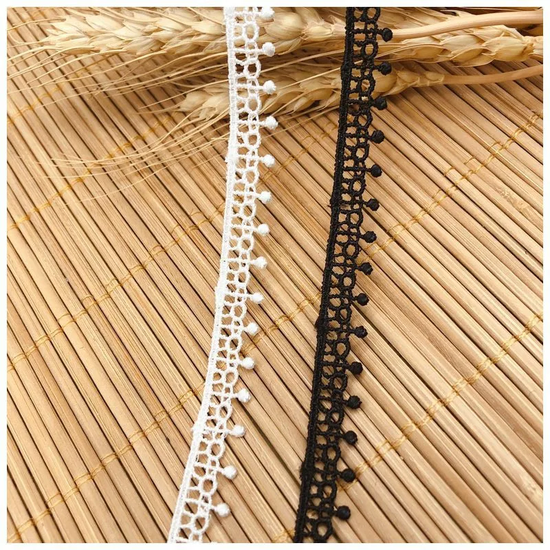 14 yards length 1cm wide voile polyester Embroidery underwear delicate black color Lace tape trim
14 yards length 1cm wide voile polyester Embroidery underwear delicate black color Lace tape trim