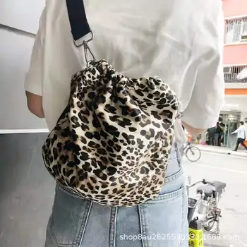 New Korean Version of the Vintage Leopard xie kua bao Mass Bucket Bag Shoulder Bag Nylon Cloth
New Korean Version of the Vintage Leopard xie kua bao Mass Bucket Bag Shoulder Bag Nylon Cloth