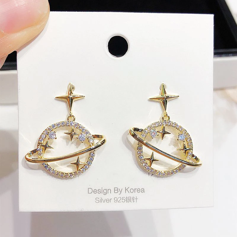 High-end Designer Saturn Star Pendant Dangle Earrings Gold Color Cubic Zirconia Earrings for Women
High-end Designer Saturn Star Pendant Dangle Earrings Gold Color Cubic Zirconia Earrings for Women