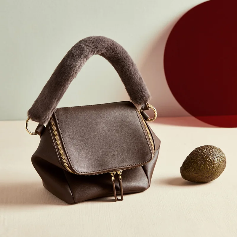 Women's Bag 2019 Autumn New Large Capacity Doctor's Bag One Shoulder Slant Straddle Bag Simple Handbag
Women's Bag 2019 Autumn New Large Capacity Doctor's Bag One Shoulder Slant Straddle Bag Simple Handbag