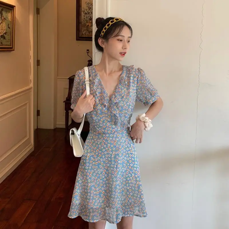 Женские платья в японском стиле Harajuku Ulzzang, женское винтажное платье с V-образным вырезом и цветочным принтом маргариток, Женская милая одежда в Корейском стиле для женщин
Женские платья в японском стиле Harajuku Ulzzang, женское винтажное платье с V-образным вырезом и цветочным принтом маргариток, Женская милая одежда в Корейском стиле для женщин