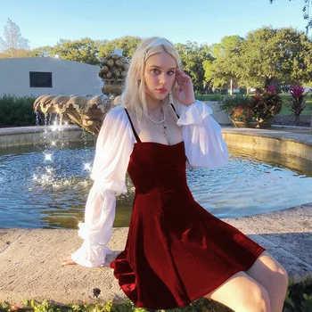 Women's Vintage Spring Two Piece Set Square Neck Puff Sleeve Velvet Mini Black Red Skirt Summer Ladies Female Casual Outfit 2020 
Women's Vintage Spring Two Piece Set Square Neck Puff Sleeve Velvet Mini Black Red Skirt Summer Ladies Female Casual Outfit 2020