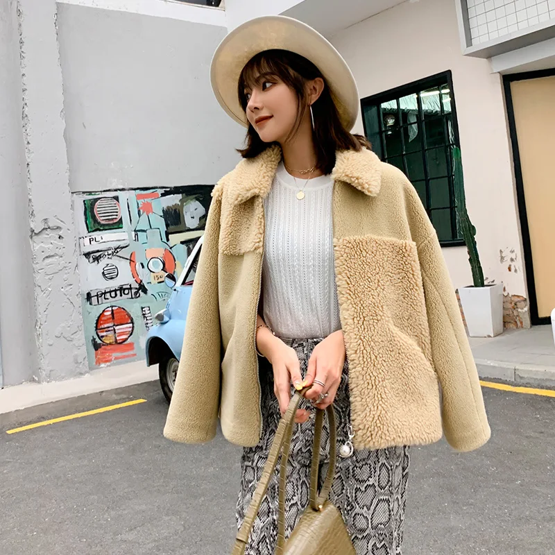 2019 Winter Women Teddy Jacket Loose Wool Blend Designer Teddy Bear Coat Colored Russian Artificial Fur Coats Short Parka Warm
2019 Winter Women Teddy Jacket Loose Wool Blend Designer Teddy Bear Coat Colored Russian Artificial Fur Coats Short Parka Warm