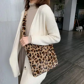 Leopard Print Crossbody Bags For Women Soft Plush Shoulder Bag 2020 New Winter Handbags Female Warm Fur Large Capacity Tote Bags 
Leopard Print Crossbody Bags For Women Soft Plush Shoulder Bag 2020 New Winter Handbags Female Warm Fur Large Capacity Tote Bags