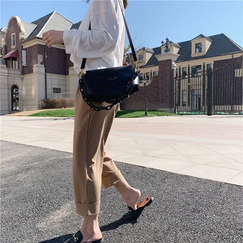 Niche design high sense French chain cloud bag fashion fairy tide spring and summer new shoulder messenger bag
Niche design high sense French chain cloud bag fashion fairy tide spring and summer new shoulder messenger bag