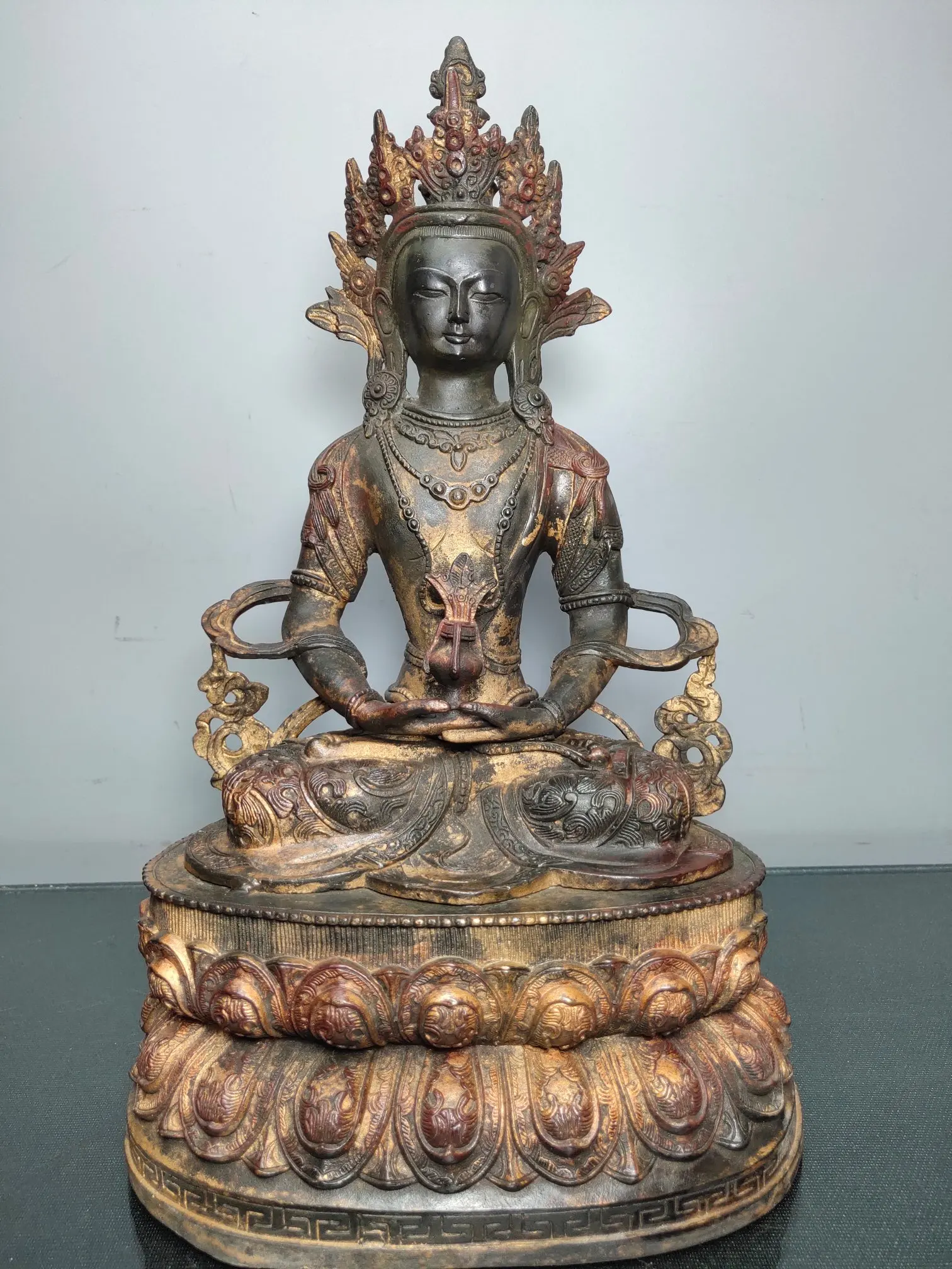 15"Tibetan Temple Collection Old Bronze Cinnabar Lacquer Immortal Buddha Longevity Buddha Lotus Terrace Sitting Buddha
15"Tibetan Temple Collection Old Bronze Cinnabar Lacquer Immortal Buddha Longevity Buddha Lotus Terrace Sitting Buddha