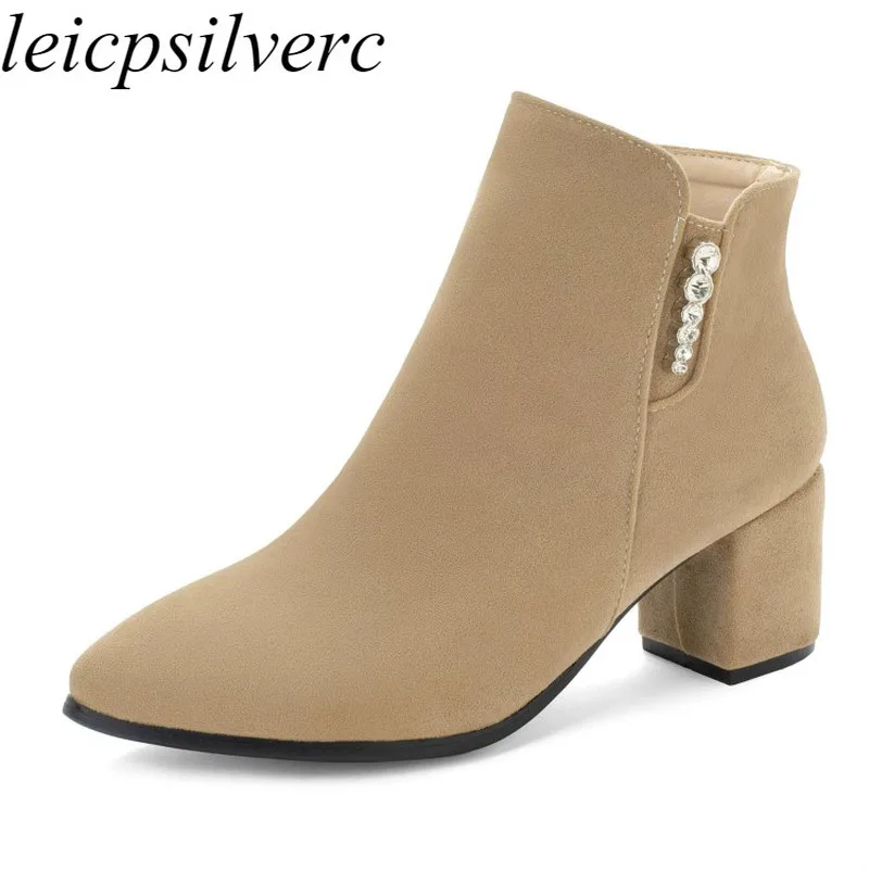 Women Boots Autumn Winter High Heel Warm Flock Crystal Zipper Ankle Chelsea Shoes 2019 Sexy New Fashion Casual Beige Black Plush
Women Boots Autumn Winter High Heel Warm Flock Crystal Zipper Ankle Chelsea Shoes 2019 Sexy New Fashion Casual Beige Black Plush