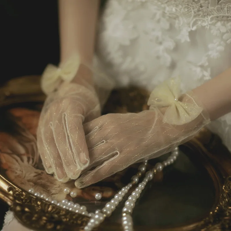 New Full Finger Bridal Gloves luva de noivas Gants Mariage Femme Champagne Tulle Gloves Wedding Accessories
New Full Finger Bridal Gloves luva de noivas Gants Mariage Femme Champagne Tulle Gloves Wedding Accessories