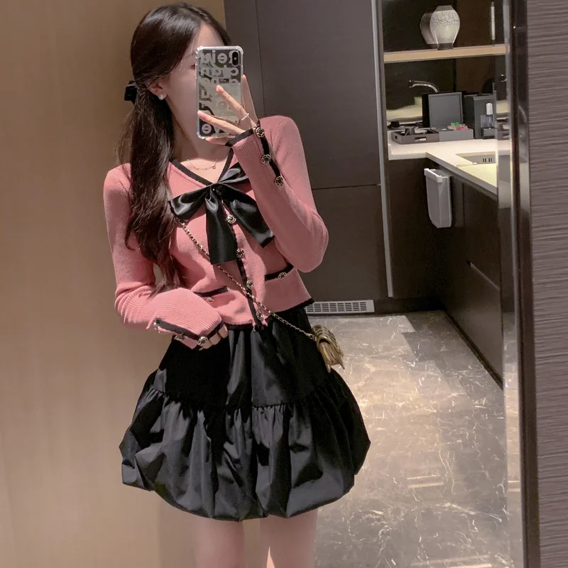 2022 Spring Cute Elegant Cardigan Retro Autumn V Neck Bow Pink Knitted Coat Slim Hit Color Long Sleeve Knit Sweater Top
2022 Spring Cute Elegant Cardigan Retro Autumn V Neck Bow Pink Knitted Coat Slim Hit Color Long Sleeve Knit Sweater Top