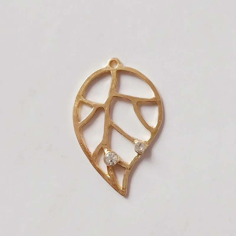 50pcs 28*43mm Gold Color Big Crystal Hollow Leaf Charm Leaf Pendants for Clothing DIY Handmade Hairpin Fashion Jewelry Making
50pcs 28*43mm Gold Color Big Crystal Hollow Leaf Charm Leaf Pendants for Clothing DIY Handmade Hairpin Fashion Jewelry Making