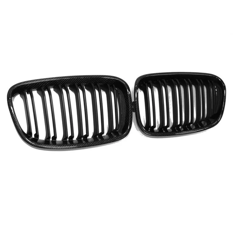 Modified Racing Grills single-line carbon fiber bright black front grille, Fit For BMW old 1 series E82E88 
Modified Racing Grills single-line carbon fiber bright black front grille, Fit For BMW old 1 series E82E88