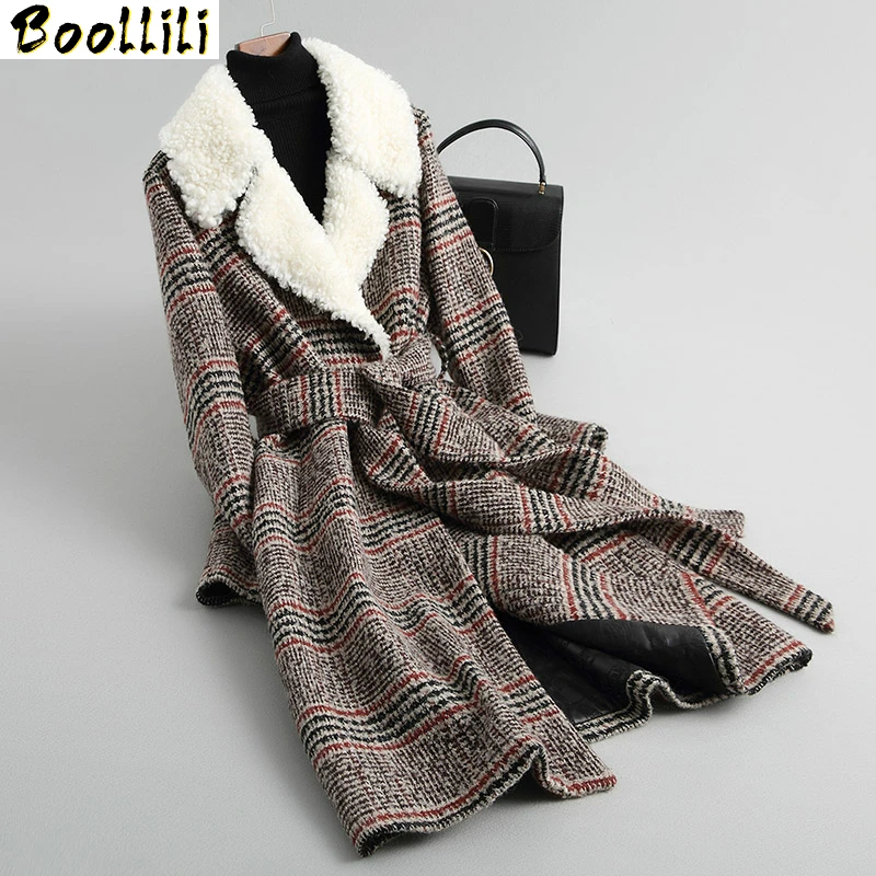 Boollili 2020 Wool Tweed Coat Women Real Lamb Fur Collar Female Plaid Thick Woolen Coats Long Winter Jacket With Belt
Boollili 2020 Wool Tweed Coat Women Real Lamb Fur Collar Female Plaid Thick Woolen Coats Long Winter Jacket With Belt