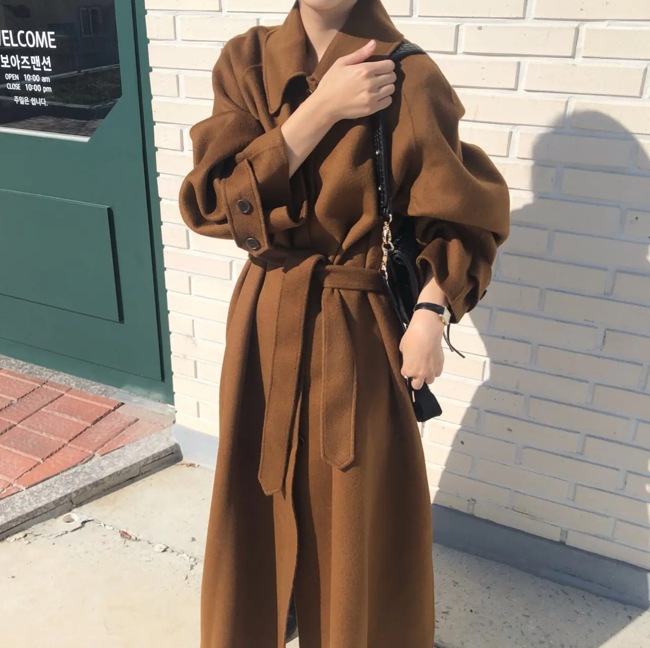 Autumn And Winter Women's Korean Chic Retro Cashmere Warm Mid-Length Woolen Coat
Autumn And Winter Women's Korean Chic Retro Cashmere Warm Mid-Length Woolen Coat