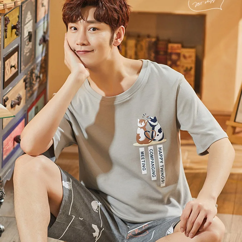 2020 Men Summer Pajamas Set Cotton Comfort Short-sleeved and Shorts Homewear Cute Print Plus Sizes 3XL Casual Mens Sleepwear
2020 Men Summer Pajamas Set Cotton Comfort Short-sleeved and Shorts Homewear Cute Print Plus Sizes 3XL Casual Mens Sleepwear