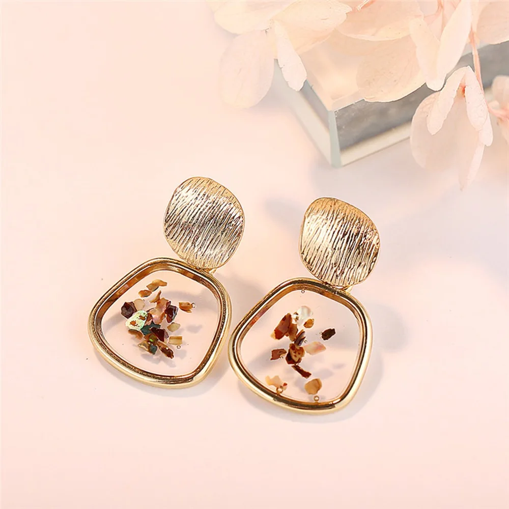European And American Earrings New Creative Personalized Earrings Retro Shell Geometric Irregular Shape Square Earrings Earrings
European And American Earrings New Creative Personalized Earrings Retro Shell Geometric Irregular Shape Square Earrings Earrings