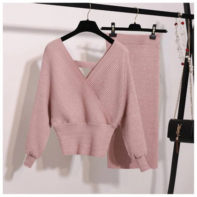2019 Autumn New Runway Women Knitted 2 Piece Set Women V Neck SLantern Sleeve Weater + Elastic Waist Knitted Skirt Sweater Suit
2019 Autumn New Runway Women Knitted 2 Piece Set Women V Neck SLantern Sleeve Weater + Elastic Waist Knitted Skirt Sweater Suit