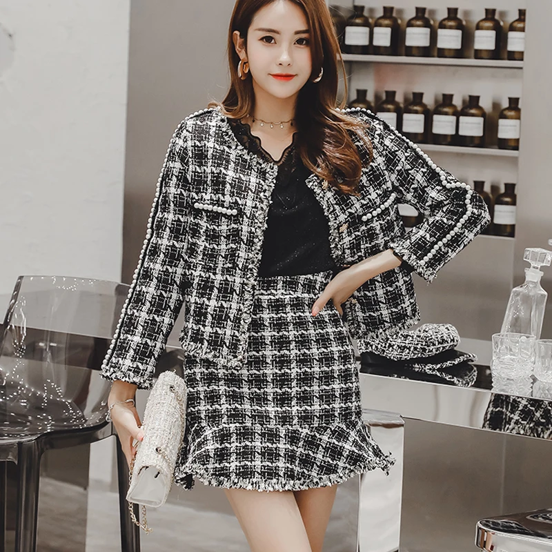 SHTONGHUA Wool Patchwork Plaid Two Piece Set Tweed Pearls Skirt Suit 2019 Winter Women Casual Jacket Coat+Mermaid Skirt Set
SHTONGHUA Wool Patchwork Plaid Two Piece Set Tweed Pearls Skirt Suit 2019 Winter Women Casual Jacket Coat+Mermaid Skirt Set