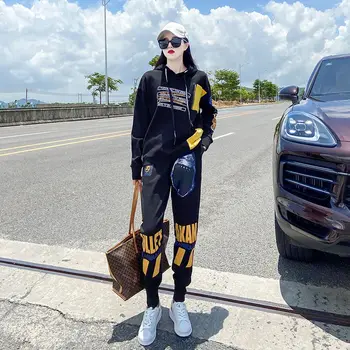 2020 Autumn New Sports Casual Suit, Female Loose Western Style Hong Kong Wei Yi Fashion Hip-hop Net Red Two-Piece Set 
2020 Autumn New Sports Casual Suit, Female Loose Western Style Hong Kong Wei Yi Fashion Hip-hop Net Red Two-Piece Set
