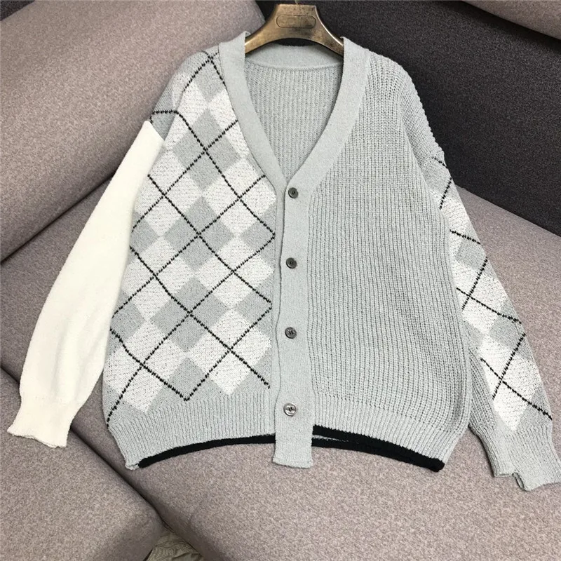 Luxury Designer Brand Knitted Cardigans for Women Vintage V Neck Color Matching Argyle Loose Knitted Sweater
Luxury Designer Brand Knitted Cardigans for Women Vintage V Neck Color Matching Argyle Loose Knitted Sweater