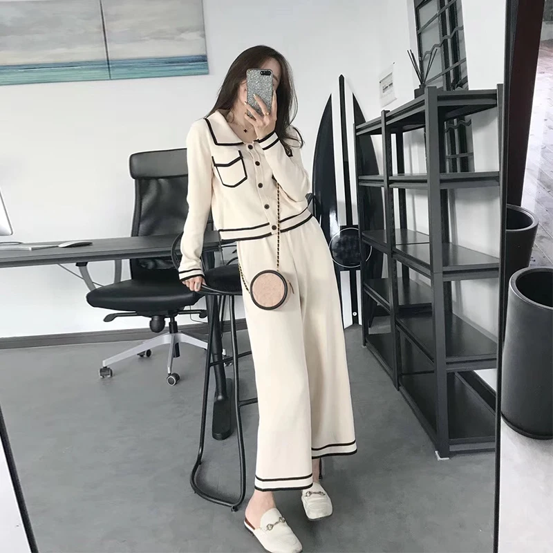 2019 Autumn Elegant Hit Color Stripe Knitted Women Two Piece Set Single Breasted Cardigan Tops + Wide Leg Pant Elastic Clothing
2019 Autumn Elegant Hit Color Stripe Knitted Women Two Piece Set Single Breasted Cardigan Tops + Wide Leg Pant Elastic Clothing
