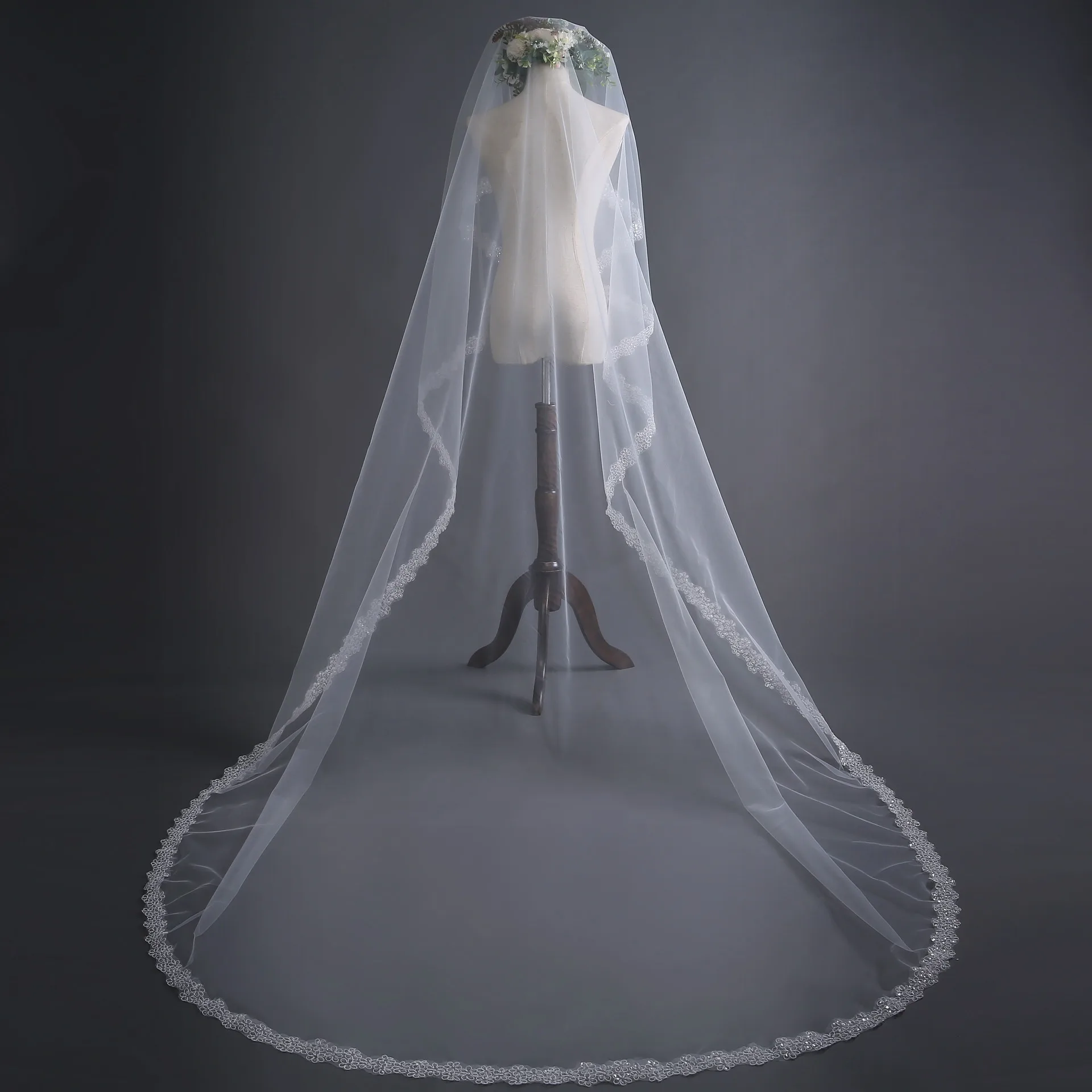Fashionable Cathedra Long Sequins One Layer Ivory Wedding Veil Without Comb Wedding Party Gifts
Fashionable Cathedra Long Sequins One Layer Ivory Wedding Veil Without Comb Wedding Party Gifts