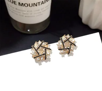 2020 Temperament Fashion Inlay Zircon jewelry female Crystal from Swarovskis 925 Silver Needle Hypoallergenic Earrings Fit Women
2020 Temperament Fashion Inlay Zircon jewelry female Crystal from Swarovskis 925 Silver Needle Hypoallergenic Earrings Fit Women