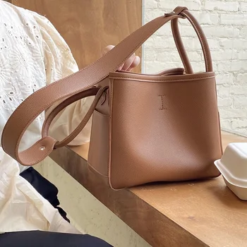 HISUELY Vintage Womens Shoulder Bags Designers Luxury Black Handbags Female Black PU Leather lady Top-handle Bags Fashion bolsos
HISUELY Vintage Womens Shoulder Bags Designers Luxury Black Handbags Female Black PU Leather lady Top-handle Bags Fashion bolsos