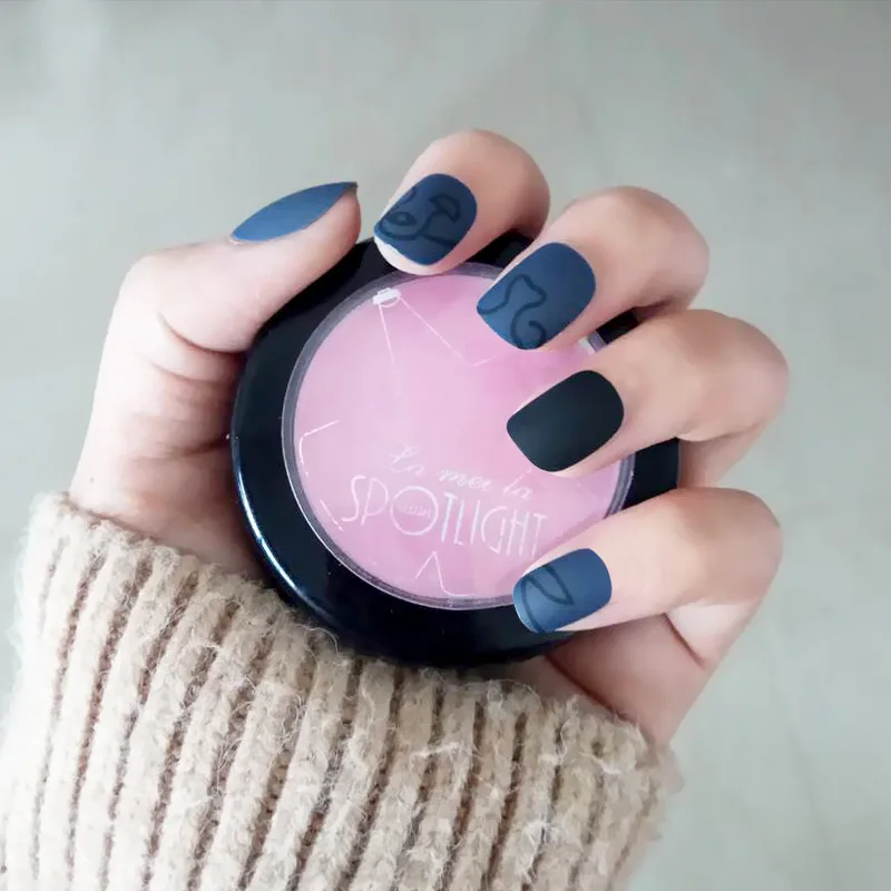 Nusx 24pcs Creative Face Line Pattern Wearable Full Press On Nails Cool Style Blue Short Round Head FalseNails With Glue FA085
Nusx 24pcs Creative Face Line Pattern Wearable Full Press On Nails Cool Style Blue Short Round Head FalseNails With Glue FA085