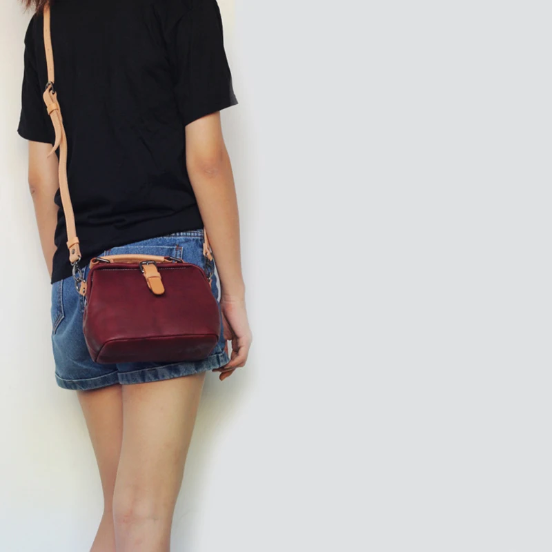 2020 the latest classic versatile leather lady doctor bag large capacity single-shoulder bag lady handbag
2020 the latest classic versatile leather lady doctor bag large capacity single-shoulder bag lady handbag