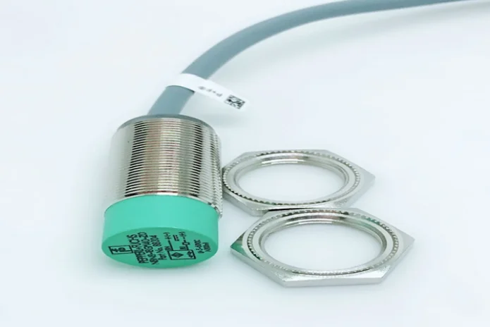 Genuine proximity switch NBN12-18GM50-E2-V1-Y three-wire PNP normally open plug sensor
Genuine proximity switch NBN12-18GM50-E2-V1-Y three-wire PNP normally open plug sensor