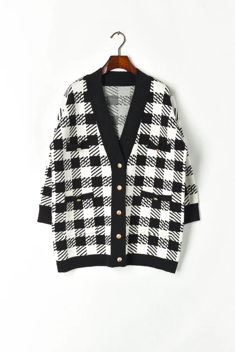 2019 autumn and winter new black and white contrast color lattice loose large size thick knit cardigan jacket women's sweater 06
2019 autumn and winter new black and white contrast color lattice loose large size thick knit cardigan jacket women's sweater 06