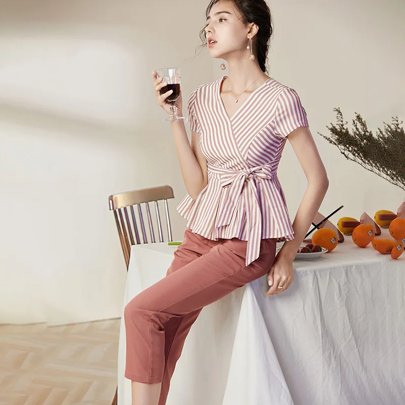Summer French temperament coat + solid color nine minutes pants two sets, Jane elegant
Summer French temperament coat + solid color nine minutes pants two sets, Jane elegant
