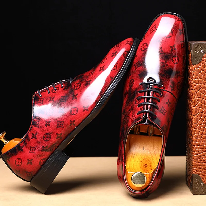 New 2020 Spring Men's Formal Shoes Pointed Men's Business Dress Shoes Patent Leather Oxfords Luxury Fashion Wedding Men Flats
New 2020 Spring Men's Formal Shoes Pointed Men's Business Dress Shoes Patent Leather Oxfords Luxury Fashion Wedding Men Flats