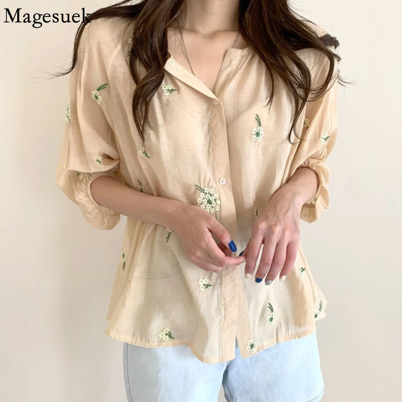 

Summer Casual Sunscreen Shirts Korean Style Embroidery Floral Retro Loose Chiffon Blouse Women O Neck Sweet White Tops 15281