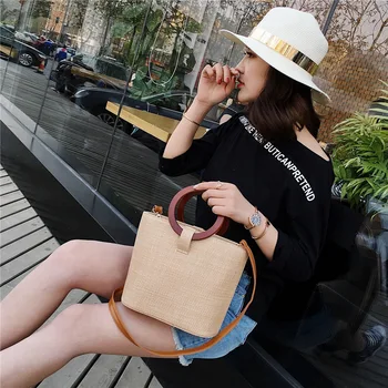 Women's bag 2020 new European and American beach bag ring handbag shoulder messenger bag bag
Women's bag 2020 new European and American beach bag ring handbag shoulder messenger bag bag