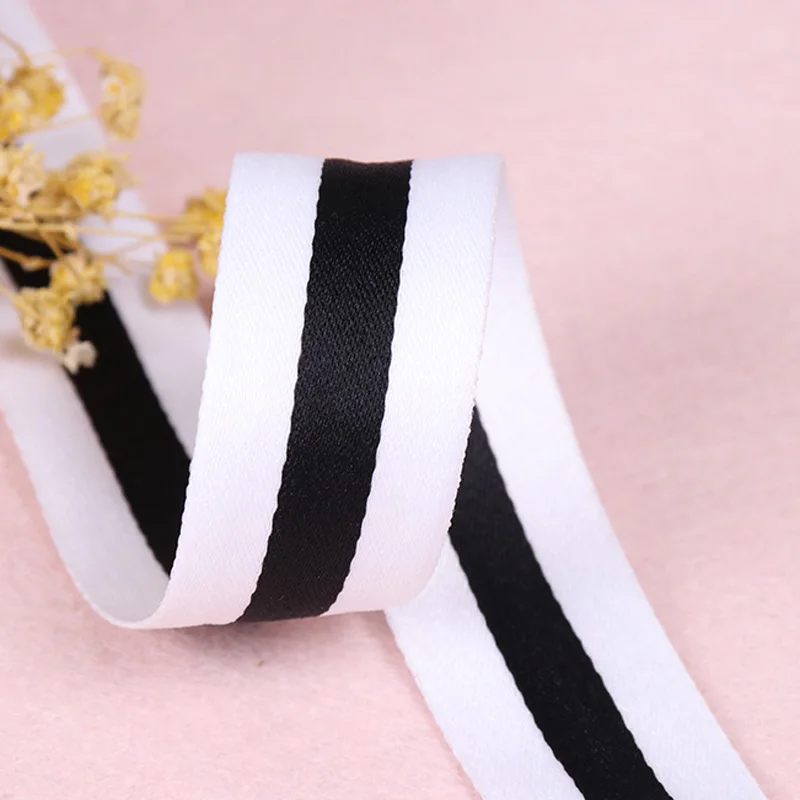 8M 18flags White Black 2M Ribbon With 1 Bunting Wedding Party Outdoor Halloween Decoration House Wall Hanging Garland Decoration
8M 18flags White Black 2M Ribbon With 1 Bunting Wedding Party Outdoor Halloween Decoration House Wall Hanging Garland Decoration