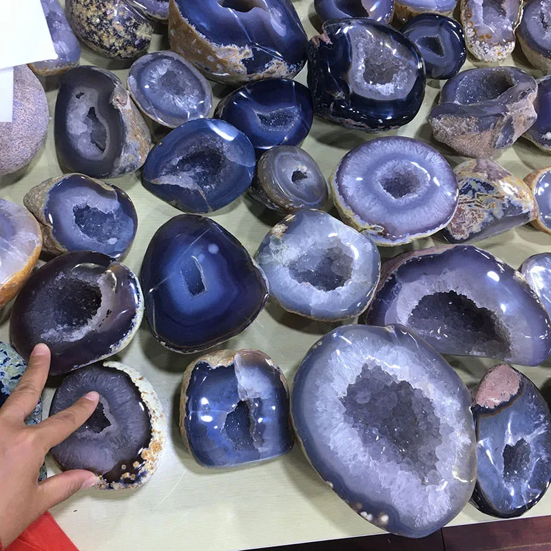 1 Kg Natural Agate Geode Crystal Specimen For Home Decor 
1 Kg Natural Agate Geode Crystal Specimen For Home Decor