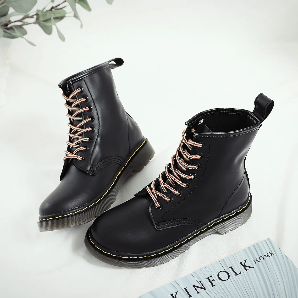 Hight-top 1460 Martin Boots Men's Large Size British Style Couples Short Boots Men And Women Genuine Leather Boots round-Toe Tre
Hight-top 1460 Martin Boots Men's Large Size British Style Couples Short Boots Men And Women Genuine Leather Boots round-Toe Tre