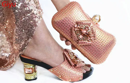 Doershow/очаровательный итальянский комплект из туфель и сумочки в африканском стиле; женские золотистые туфли и сумочка в комплекте к свадебному платью! HLP1-35 
Doershow/очаровательный итальянский комплект из туфель и сумочки в африканском стиле; женские золотистые туфли и сумочка в комплекте к свадебному платью! HLP1-35