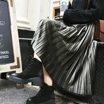 New Spring and autumn metal pleated skirt female model wild elastic waist shiny velvet loose large size skirt 
New Spring and autumn metal pleated skirt female model wild elastic waist shiny velvet loose large size skirt