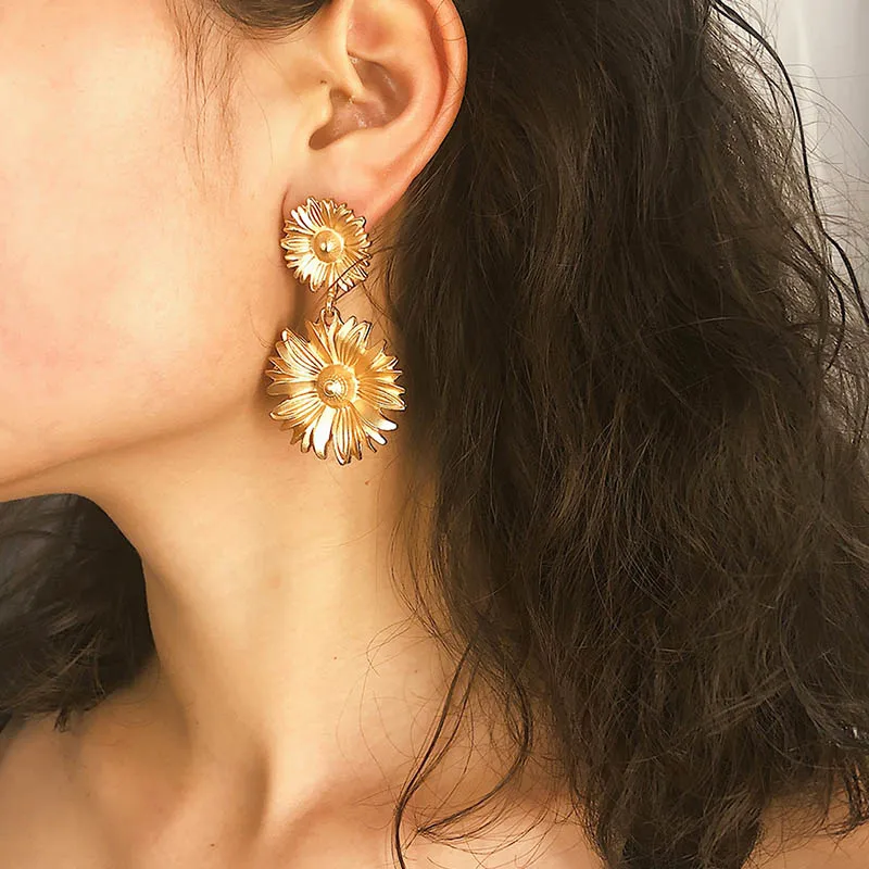 ES461 Personality Creative Sun Flower Earrings Women Simple Exaggerated Metal Flower Drop Earrings Street Beat Tide Jewelry Gift
ES461 Personality Creative Sun Flower Earrings Women Simple Exaggerated Metal Flower Drop Earrings Street Beat Tide Jewelry Gift