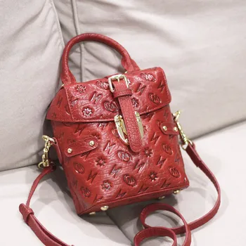 Luxury Brand Metal Rivet Handbags for Women Designer Brand Single Shoulder Tote Bags Casual Genuine Leather Crossbody Bag Clutch
Luxury Brand Metal Rivet Handbags for Women Designer Brand Single Shoulder Tote Bags Casual Genuine Leather Crossbody Bag Clutch